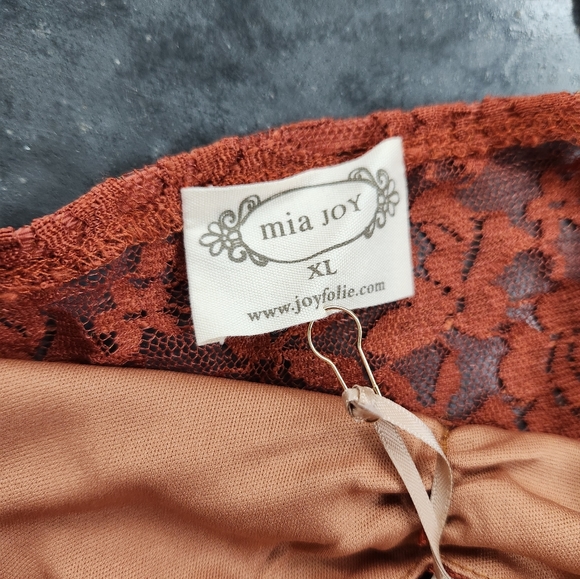 Elegant Lacy Maxi - Picture 4 of 8